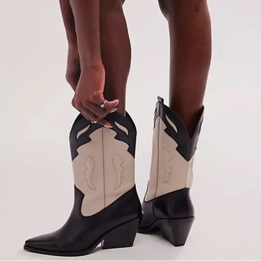 FREE PEOPLE

Twin Flames Western Boots SIZE 9 BLACK/IVORY $228